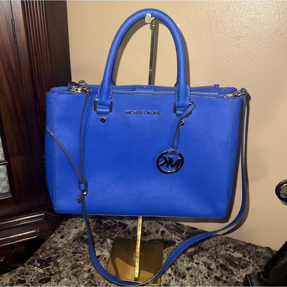 ⭐️⭐️⭐️ Authentic Michael Kors bag , Royal blue